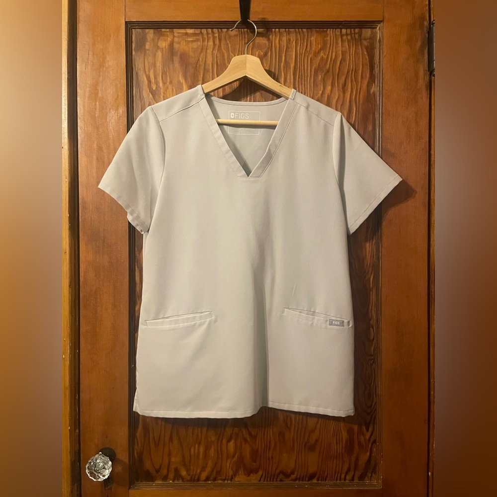 FIGS Casma Three Pocket Scrub Top in Stone size Small
